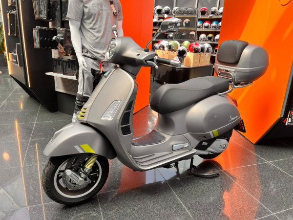 Vespa GTS 125