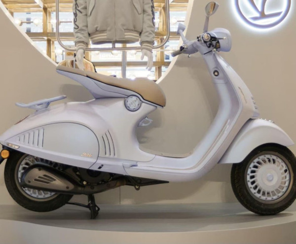 Vespa 946 Snake