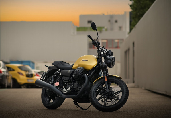 Moto Guzzi V7 Stone